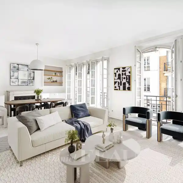 LIGHT-FILLED CHAMP-DE-MARS APARTMENT