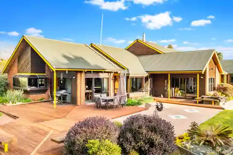 Magnificent Property Exuding Space and Privacy