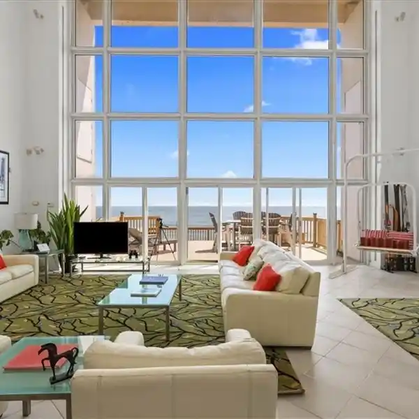 CONTEMPORARY OCEANFRONT HOME IN CROATAN