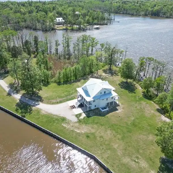 WATERFRONT HOME WITH BREATHTAKING VIEWS