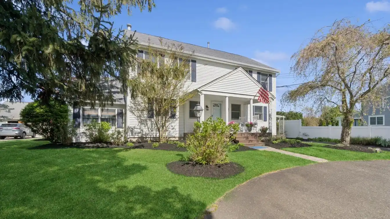 Coastal Charm and Modern Comfort in Sea Girt Estates