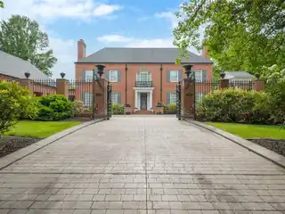 Timeless Georgian Architecture with Modern Luxury