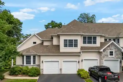 Fabulous North Facing Open Floor Plan End-Unit Townhouse