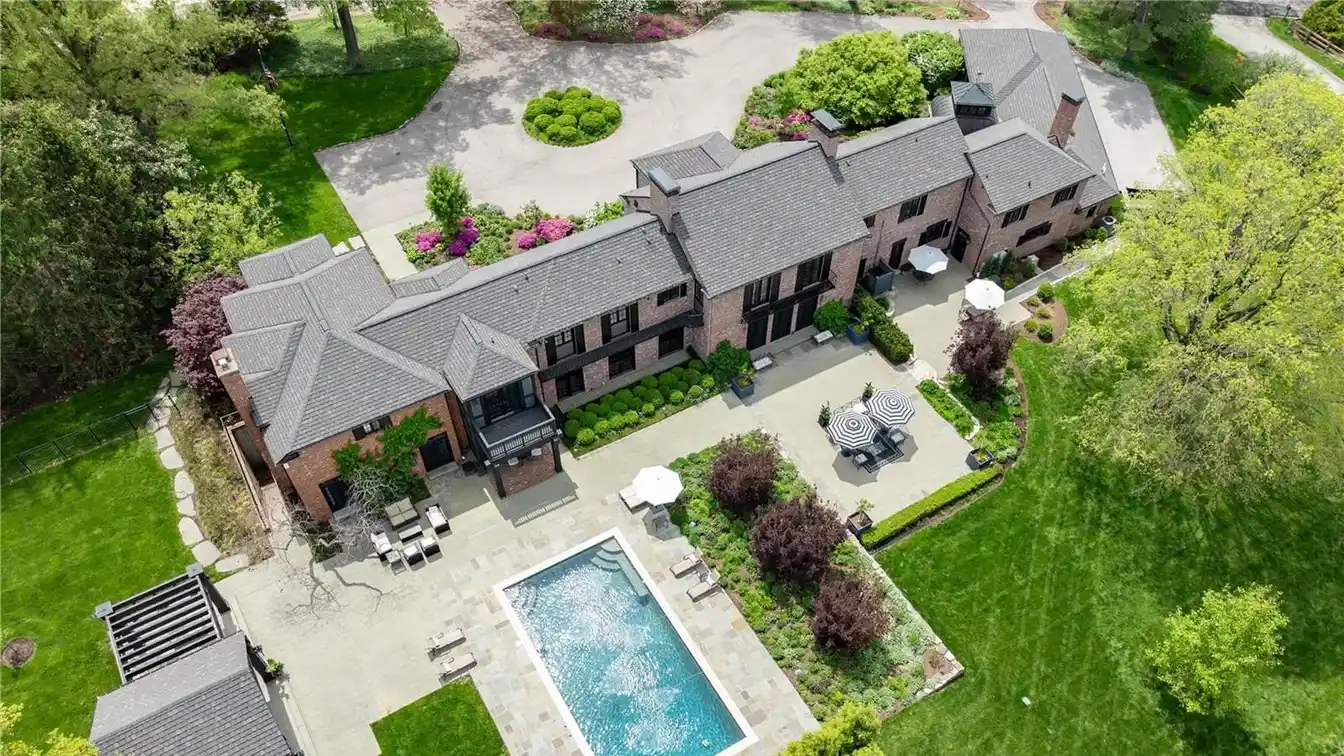Quintessential Huntleigh Estate
