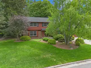 Fabulous Colonial in a Fantastic Setting