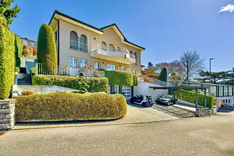 Beautiful Home in Quiet and Convenient Location