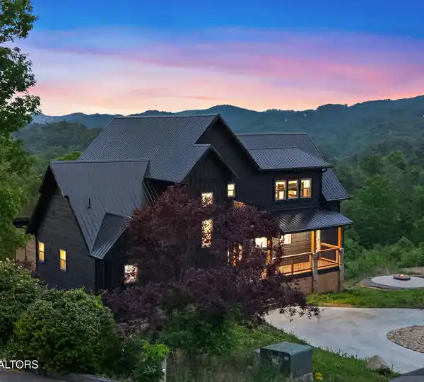 SCANDINAVIAN STYLE RESIDENCE IN THE SMOKIES