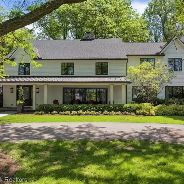 MODERN FARMHOUSE ON OVER AN ACRE