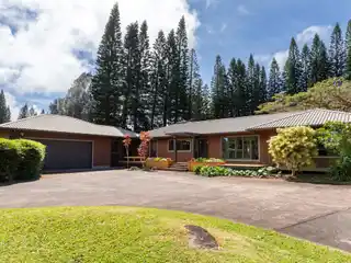 Contractor's Own Home in Upscale Maliu Ridge