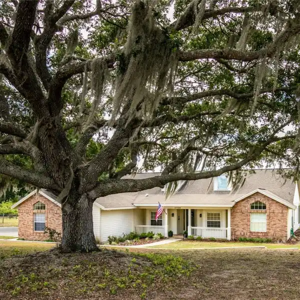 PEACEFUL LAKEFRONT LIVING IN SOUGHT AFTER MOUNT DORA