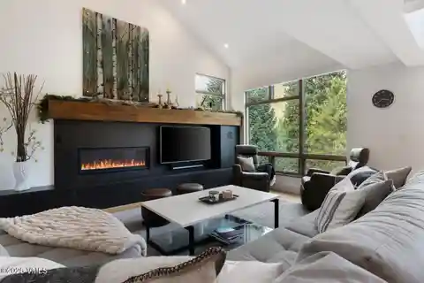 Modern Open-Plan Mountain Duplex