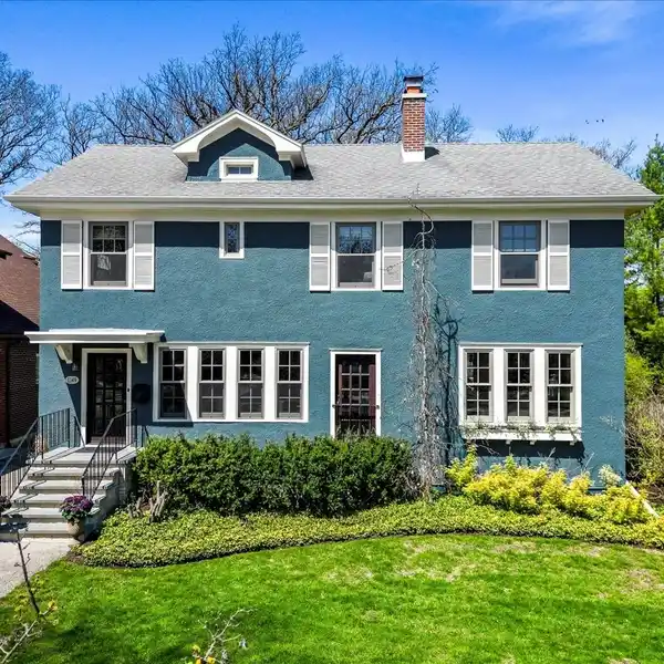 BEAUTIFULLY LANDSCAPED CLASSICAL HOME
