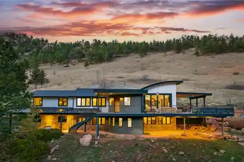 Breathtaking Mountain Retreat