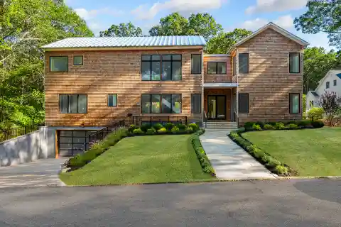 New Modern Beauty on a Quiet Street