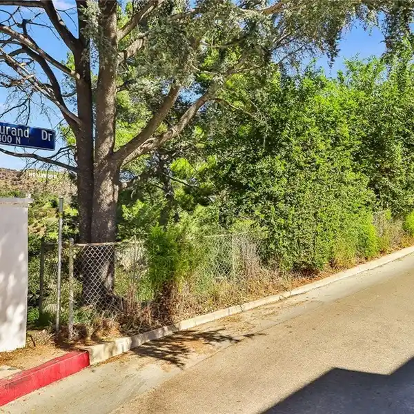 SPECTACULAR BUILDING SITE IN BEACHWOOD CANYON