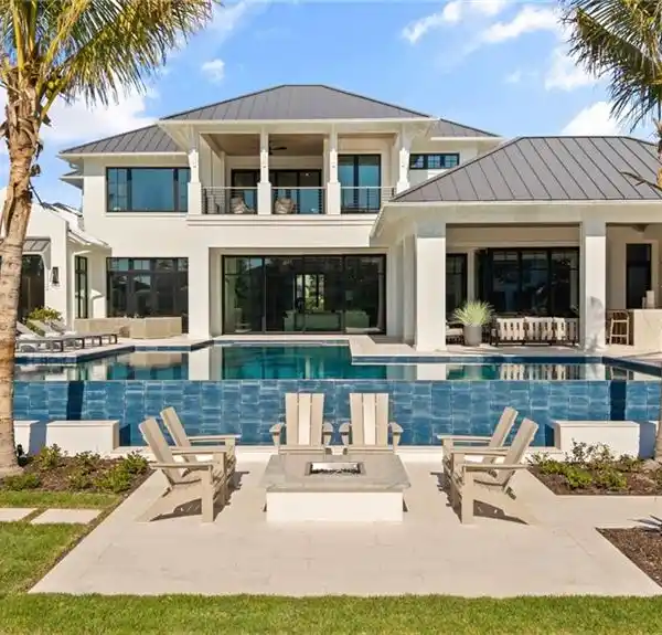 WATERFRONT SOPHISTICATION IN PRESTIGIOUS AQUALANE SHORES