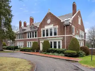 Impeccably Maintained Condominium in Wellesley Farms