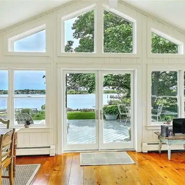 CHARMING WATERFRONT COTTAGE WITH STUNNING RIVER VIEWS