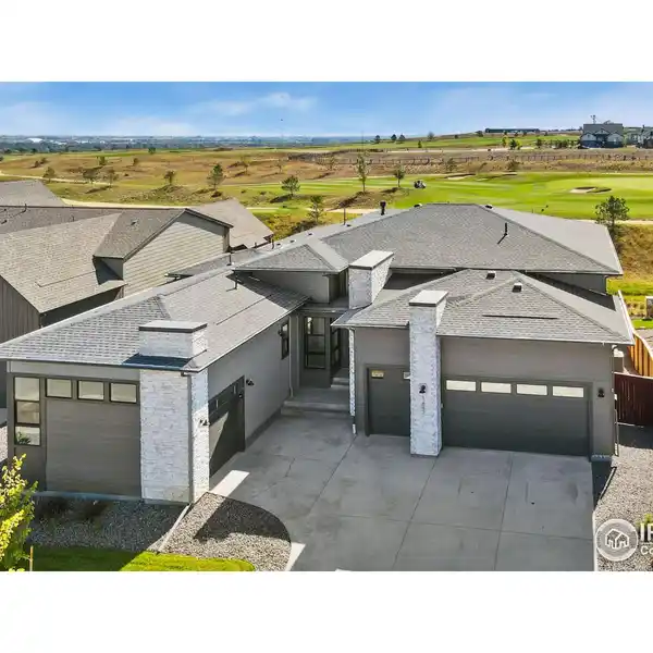 SLEEK SINGLE-LEVEL LIVING WITH SCENIC FAIRWAYS