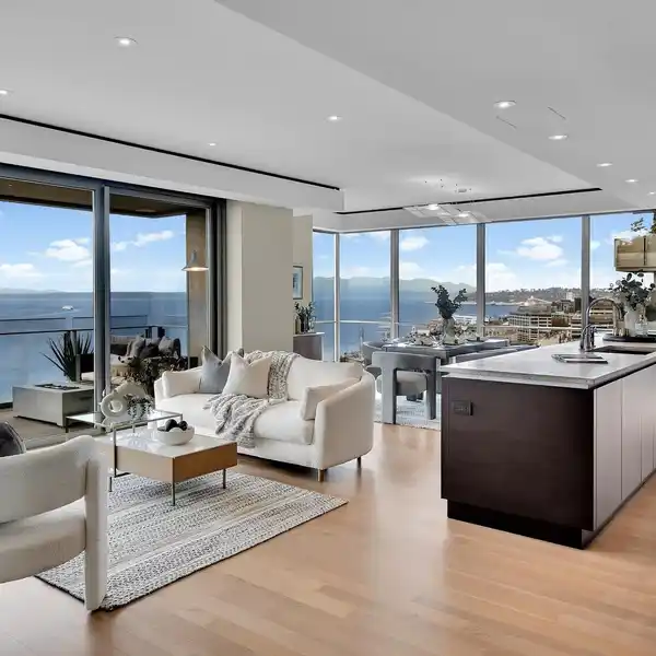ICONIC VIEWS MEET FIVE-STAR PRIVATE LIVING