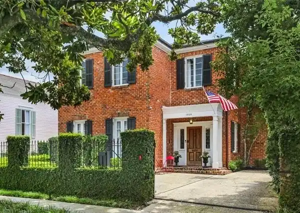 SENSATIONAL UPTOWN HOME