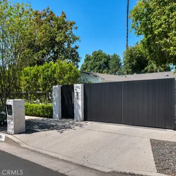 CHARM AND STYLE IN A GREAT LOCATION