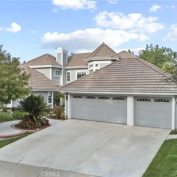 EXECUTIVE THREE-BEDROOM WINDERMERE POOL HOME