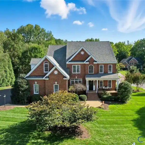 GRAND MANOR ELEGANCE WITH EXPANSIVE ENTERTAINING SPACES