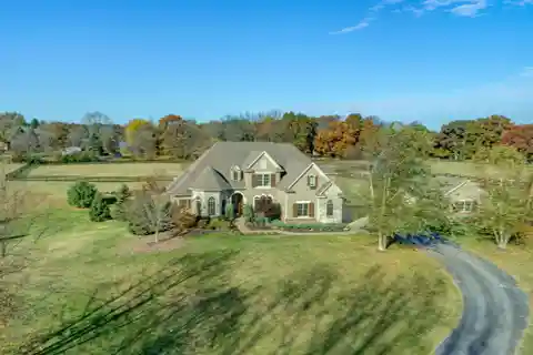 Elegant Country Retreat with Boutique Horse Barn