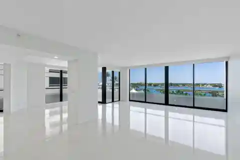 Beautifully Renovated Apartment with Sweeping Views
