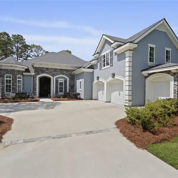 NEARLY NEW HOME OFFERING A VIBRANT LIFESTYLE