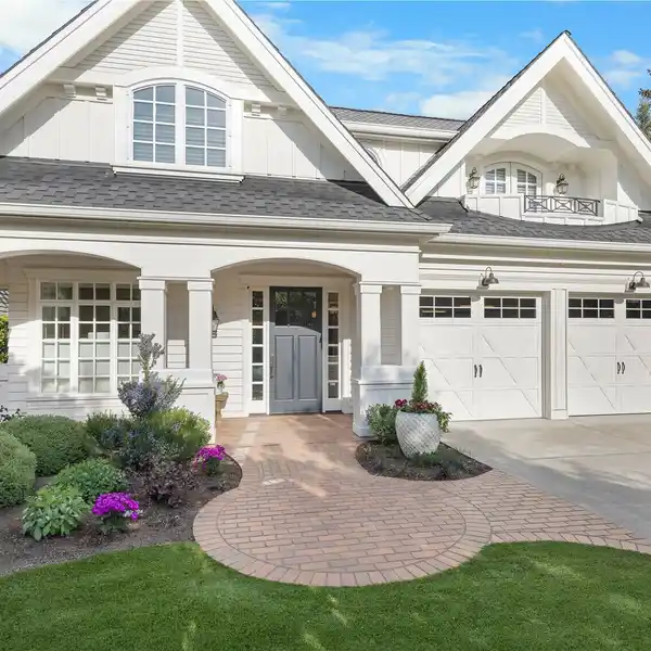 TIMELESS DESIGN WITH EFFORTLESS URBAN LIVING