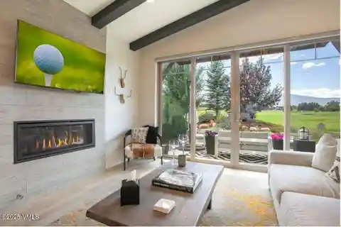 Mountain-Modern Gem with Sweeping Valley Views