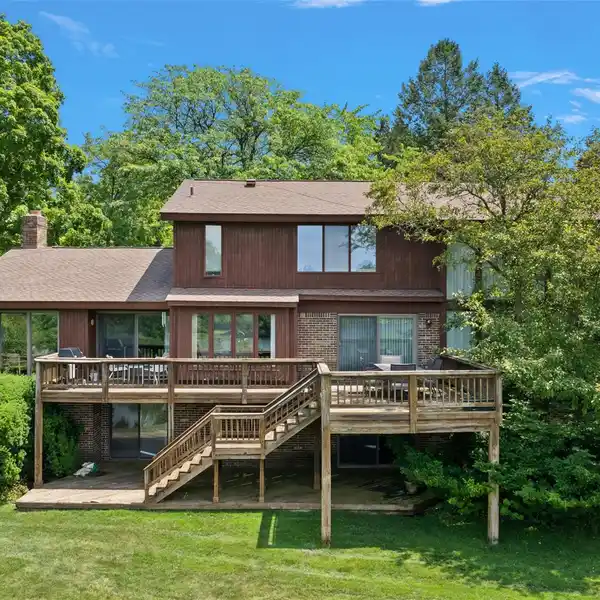 ALL-SPORTS LAKEFRONT HOME