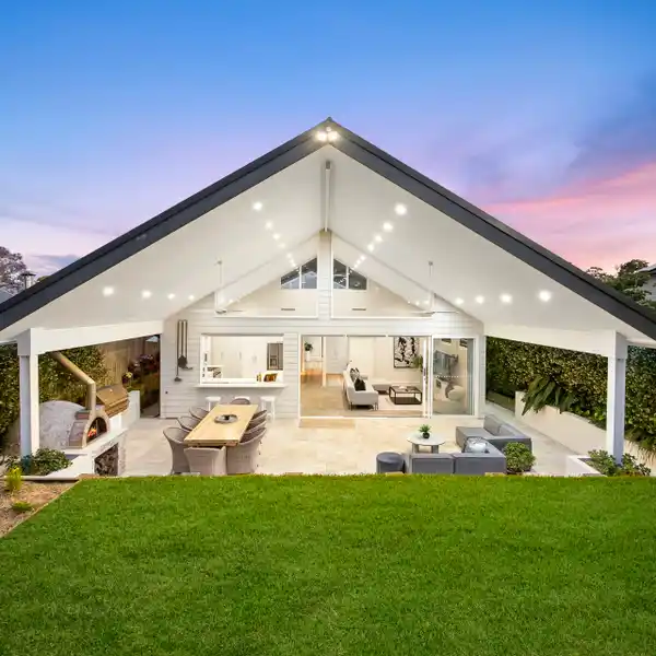 BEAUTIFULLY PRESENTED FAMILY HOME SET IN A PEACEFUL POCKET