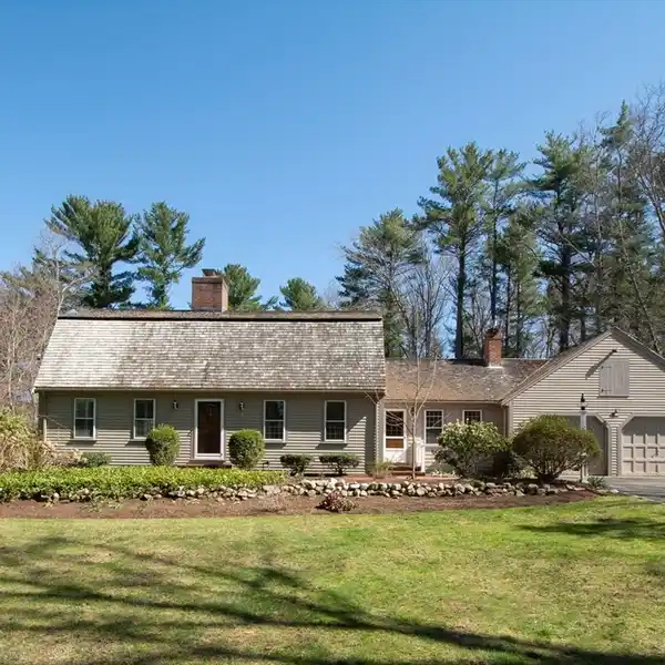 CLASSIC GAMBREL CAPE IN A SOUGHT-AFTER NEIGHBORHOOD