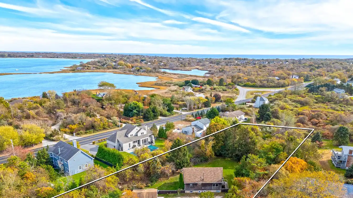 Stunning Lake Montauk Residence