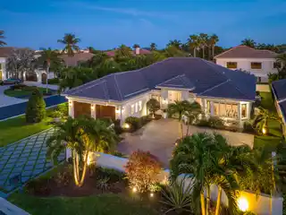 Fully Renovated Residence in Sought-after Casseekey Island