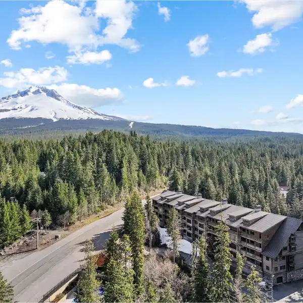 BEAUTIFULLY FURNISHED CORNER HOME WITH BREATHTAKING VIEWS