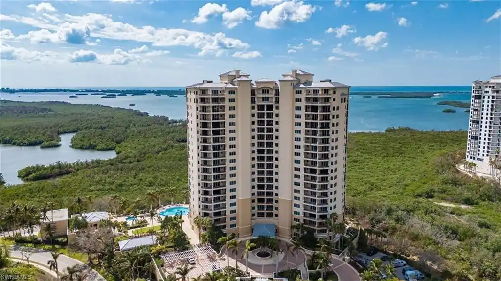 Impeccable Unit with Amazing Views