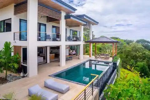 Captivating Modern Luxury Home