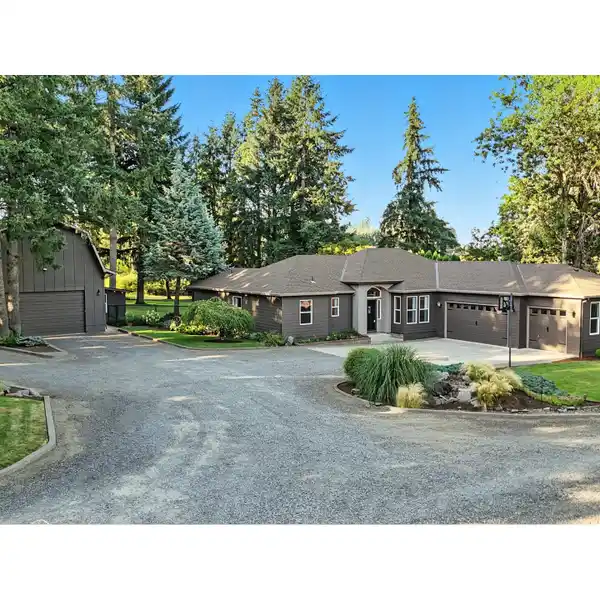 STUNNING CONTEMPORARY RANCH STYLE HOME