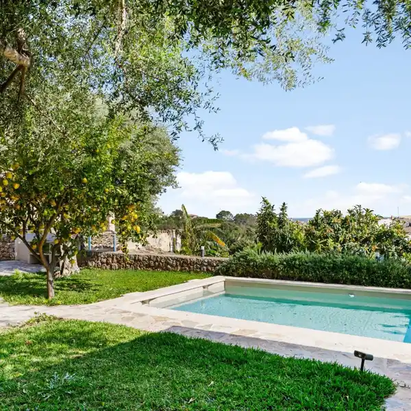 BEAUTIFUL TOWNHOUSE WITH A POOL AND A GUEST HOUSE