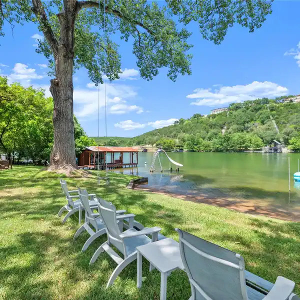 CHARMING WATERFRONT RETREAT