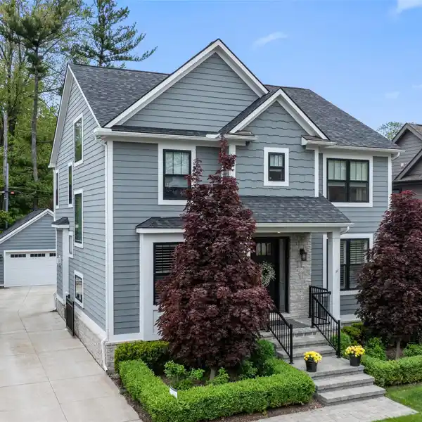 NEWER CONSTRUCTION IN THE DESIRABLE TRIANGLE DISTRICT