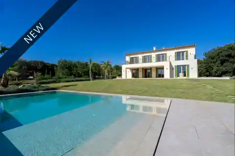 Luxe Finca on a Stunning Plot Near a Historic Town