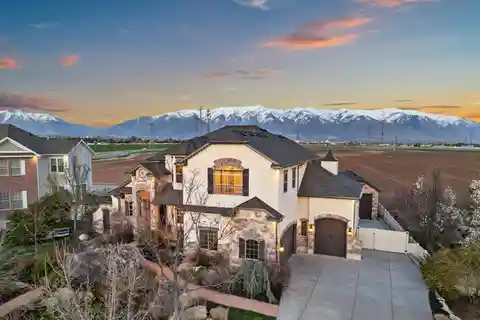 Luxury and Comfort in Wild Horse Springs