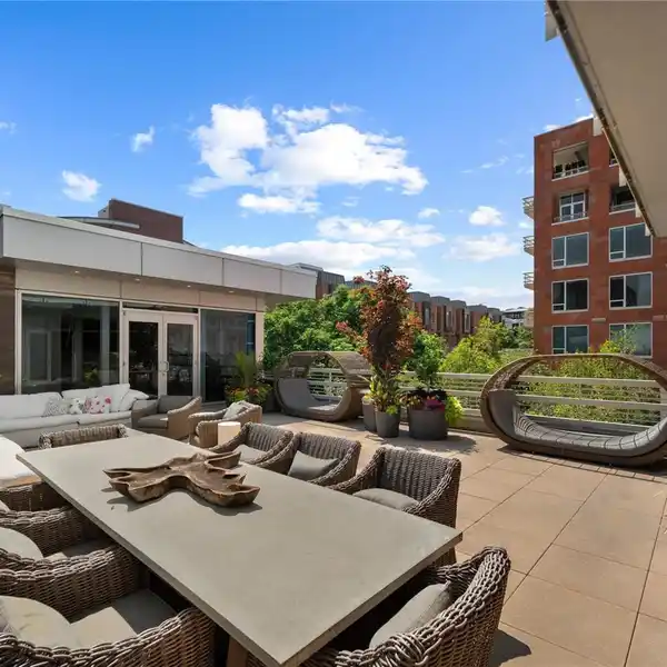 EXQUISITE RESIDENCE IN THE COVETED NORTHCREEK FLATS