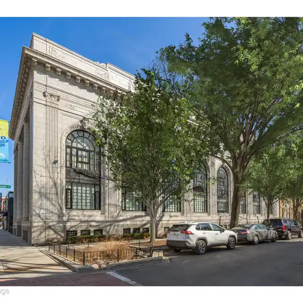 RARE BLEND OF MODERN COMFORT AND CLASSIC CHARACTER