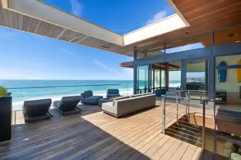 Exquisite Modernist Coastal Retreat